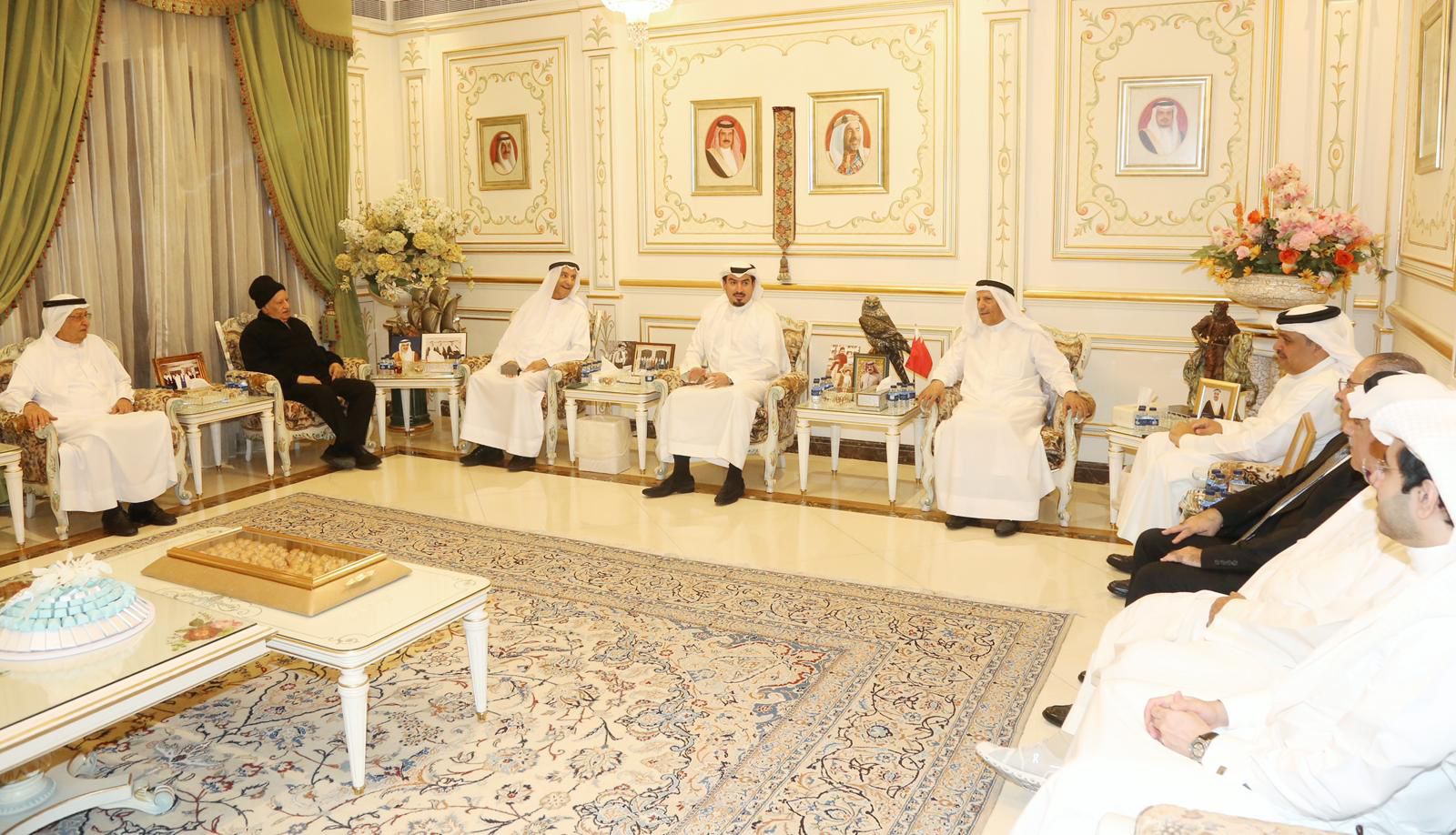 محافظ العاصمة يزور مجالس الأهالي ويؤكد أهمية التواصل المجتمعي<